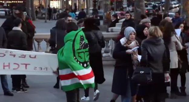 Chechen emigrants at the memorial action held in the center of Paris, France. Photo: screenshot of the video by "Krym. Realii", https://ru.krymr.com/a/28328651.html