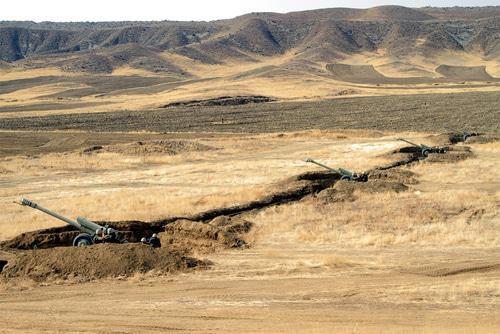 Military excercises of the Azerbaijani cannoneers. Photo by the press service of the Ministry of Defense of Azerbaijan https://mod.gov.az/ru/news/v-otdelnoj-obshevojskovoj-armii-provedeno-sorevnovanie-na-zvanie-luchshaya-artillerijskaya-batareya-20908.html