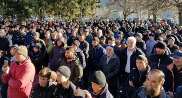 Residents of the village of Duisi (Georgia) held a protest action against the actions of the law enforcers who wounded 19-year-old Temirlan Machalikashvili. December 207. Photo: North Caucasus Service (RFE/RL)