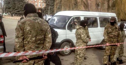 Law enforcers. Photo by the user Radio Erkentyi (RFE/RL)