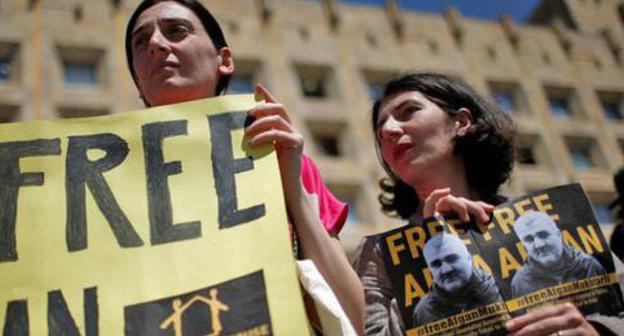 Participants of the rally in support of Afghan Mukhtarly hold banners with his portraits, Tbilisi, May 2017. Photo: REUTERS/David Mdzinarishvili