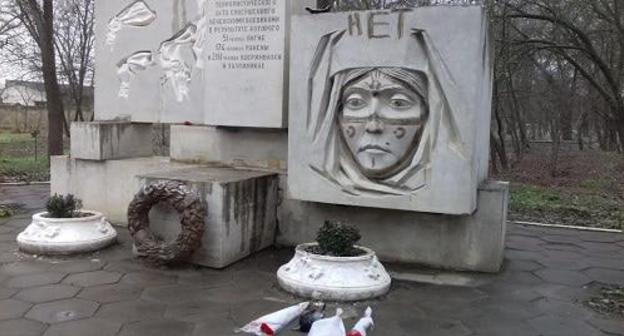 A desecrated monument to 1996 terror act victims in the city of Kizlyar. January 25, 2018. Photo by the press service of the city administration