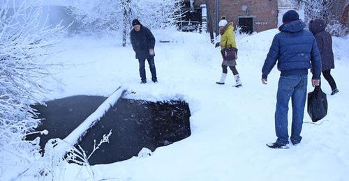 Ground depression formed after mines are flooded, Gukovo, January 31, 2018. Photo by Vyacheslav Prudnikov for the Caucasian Knot. 