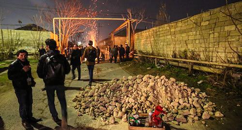 The residents of the village gather stones and bars in Imam Huseyn Square. Photo by Aziz Karimov for the "Caucasian Knot"