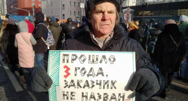 Rally participant holds banner demanding to find customers of Nemtsov's murder, Moscow, December 25, 2018. Photo by Grigory Shvedov for the 'Caucasian Knot'. 