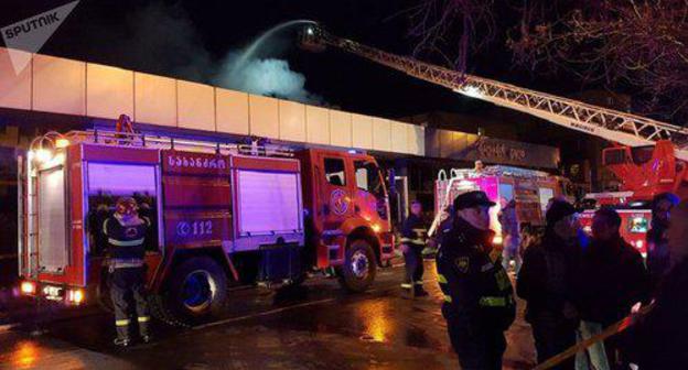 Fire at 'Tergi' market. Photo: © Sputnik / Alexander Imedashvili https://sputnik-georgia.ru/incidents/20180227/239466325/V-centre-Tbilisi-gorit-rynok-dlja-tushenija-mobilizovano-35-mashin.html