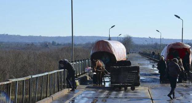 Checkpoint "Ingur". Photo: © Sputnik Robert Djopua, https://sputnik-abkhazia.ru/Abkhazia/20170128/1020312855/nadaraya-o-mitinge-v-gale-kazhdyj-xochet-chtoby-kpp-byl-u-ego-kalitki.html