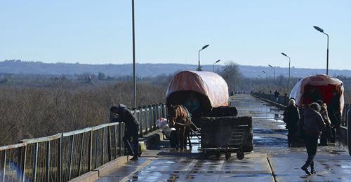 Checkpoint "Ingur". Photo: © Sputnik Robert Djopua, https://sputnik-abkhazia.ru/Abkhazia/20170128/1020312855/nadaraya-o-mitinge-v-gale-kazhdyj-xochet-chtoby-kpp-byl-u-ego-kalitki.html