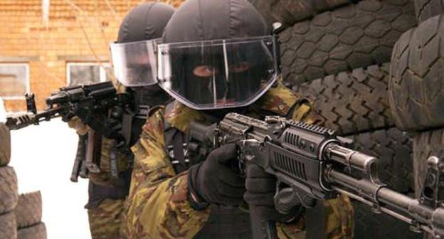 Special forces agents. Photo: http://nac.gov.ru/antiterroristicheskie-ucheniya/sotrudniki-pravoohranitelnyh-organov-proveli.html