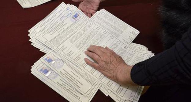 Counting of votes. Photo: REUTERS/Yuri Maltsev