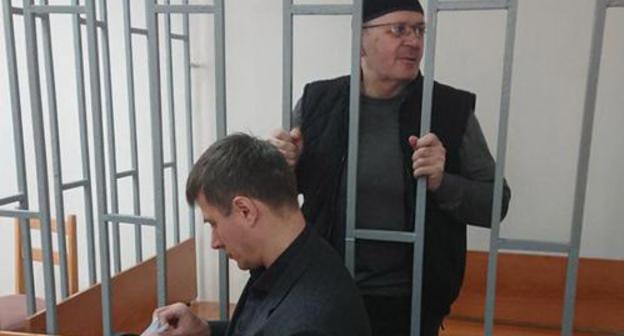 Advocate Petr Zaikin (left) and Oyub Titiev in the court, March 19, 2018. Photo: press service of Human Rights Centre 'Memorial'