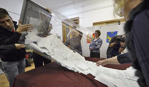 Counting of votes. Photo: REUTERS/Yuri Maltsev