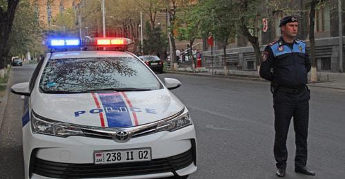 Policeman, Yerevan, April 11, 2018. Photo by Tigran Petrosyan for the Caucasian Knot