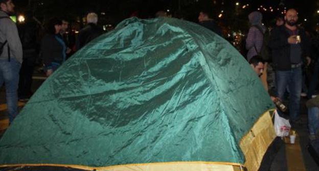 Tent set up by protesters in the centre of Yerevan, April 13, 2018. Photo by Tigran Petrosyan for the Caucasian Knot. 