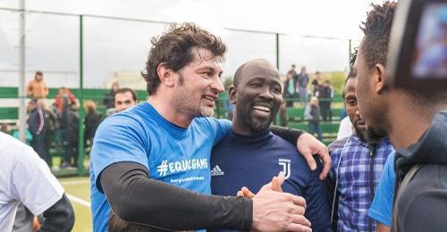 Kakha Kaladze, Tbilisi Mayor and a former AC Milan defender, with the players at a friendly football match. April 14, 2018. Photo: Sputnik / Levan Avlabreli