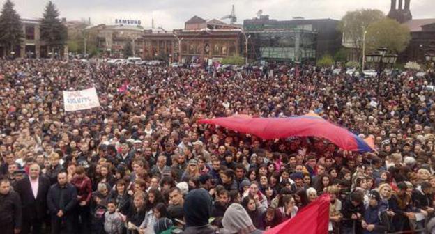 Rally in Gyumri, April 27. 2018. Photo by Artem Shabanov for the Caucasian Knot. 