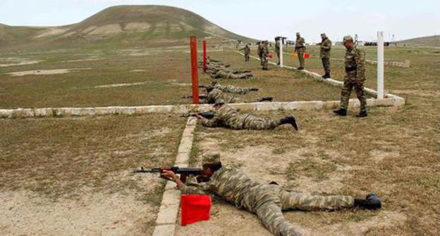 Military pentathlon with the Azerbaijani soldiers. Photo: https://mod.gov.az/ru/news/provedeno-sorevnovanie-za-zvanie-luchshego-inzhenerno-sapernogo-otdeleniya-voinskogo-obedineniya-22462.html