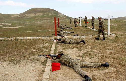 Military pentathlon with the Azerbaijani soldiers. Photo: https://mod.gov.az/ru/news/provedeno-sorevnovanie-za-zvanie-luchshego-inzhenerno-sapernogo-otdeleniya-voinskogo-obedineniya-22462.html