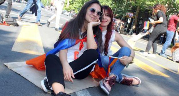 Supporters of Pashinyan in Yerevan. Photo by Tigran Petrosyan for the Caucasian Knot