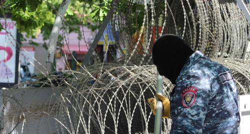 A police officer. Photo by Tigran Petrosyan for the "Caucasian Knot"