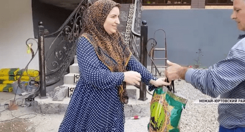 A resident of Chechnya receives a food parcel. Screenshot of the Grozny TV Channel https://www.instagram.com/p/BioZnDRnd17/