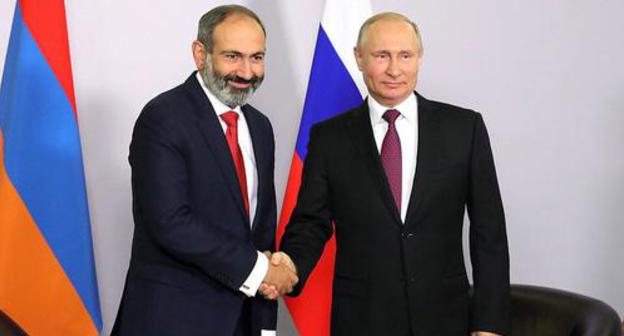 Russian President Vladimir Putin (on the right) with Nikol Pashinyan, the Prime Minister of Armenia. Photo http://kremlin.ru/