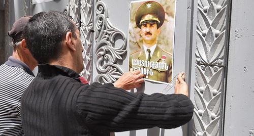 Action in front of the building of the Constitutional Court of Armenia with the demand to acquit Samvel Babayan, Yerevan, April 21, 2018. Photo: © Sputnik / Aram Nersesyanhttps://ru.armeniasputnik.am/society/20180521/12154522/ocherednaya-akciya-protesta-v-erevane-hotyat-otstavki-genprokurora.html