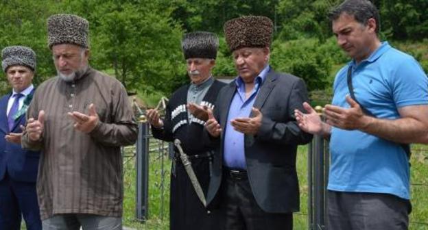 Prayer in the village of Bolshoi Kichmaj, May 21, 2018. Photo: Asker Sokht