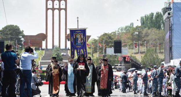 Сelebration of the 100th anniversary for the proclamation of the First Republic and Victory in the Battle of Sardarabad. Photo / Asatur Yesayants
https://ru.armeniasputnik.am/photo/20180528/12318942/Sardarapat-pervaya-respublika-prazdnik-parad-photo.htmlh