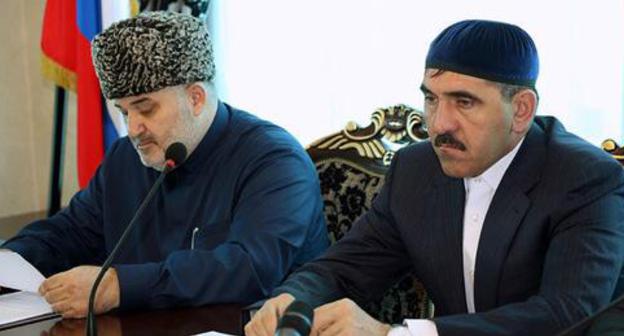 Yunus-Bek Evkurov and Isa Khamkhoev (left). Photo: press service of the Republic of Ingushetia 