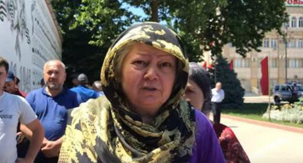 Rally by residents of multi-storey houses in Makhachkala, June 6, 2018. Screenshot from the Caucasian Knot video