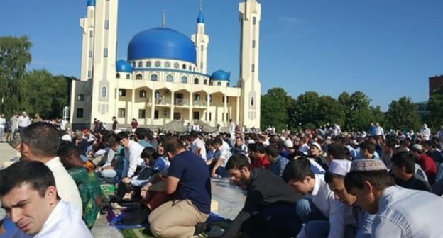 Namaz in Maikop under the open sky. June 15, 2018. Photo courtesy of Eldar Cheuzh