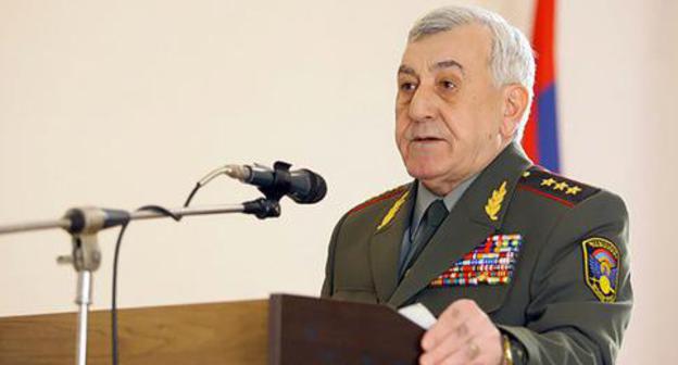 Mikael Harutyunyan. Photo © : official site of the MoD of RAhttps://ru.armeniasputnik.am/incidents/20180703/13015936/ehks-ministr-oborony-armenii-obyavlen-v-rozysk-po-delu-1-marta.html