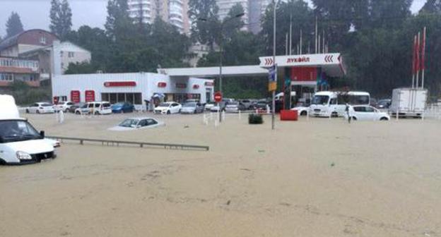 Sochi streets flooded on eve of FIFA World Cup quarterfinal match, July 6, 2018. Photo by Svetlana Kravchenko for the Caucasian Knot