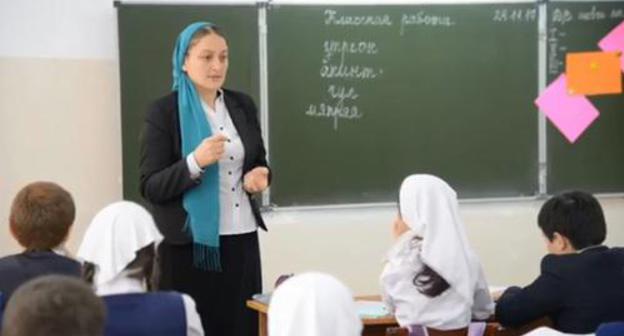 Lesson in a Chechen school. Photo: screenshot of the video https://www.instagram.com/p/BcAEnk1FFsq/?taken-by=ibaykhanov