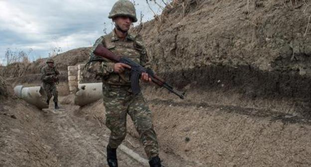 On the contact line in Nagorno-Karabakh. Photo © Sputnik / Ilya Pitalyov https://ru.armeniasputnik.am/karabah/20180501/11780219/v-karabahe-vnov-nablyudaetsya-aktivnost-azerbajdzhanskih-vs.html