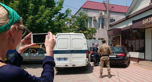 Oyub Titiev's convoy. Photo by the press service of the Human Rights Centre "Memorial"