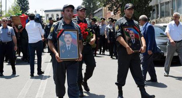 A mourning ceremony for the policemen killed in clashes during the protest action in the city of Ganja. Photo © Sputnik / İlham Mustafa
https://ru.sputnik.az/azerbaijan/20180711/416156503/ganja-azerbaijan-policija-proshhanie-ceremonija.html