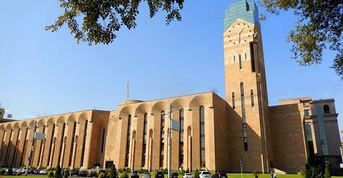 The building of the Yerevan Council of Elders. Photo © Armineaghayan https://ru.armeniasputnik.am/armenia/20170515/7328289/erevan-sovet-starejshin-mandaty.html