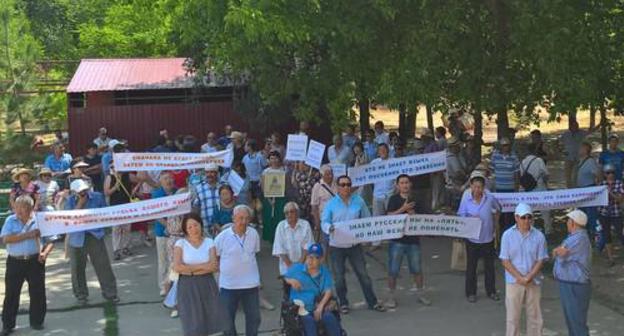 Participants of a rally against the bill on the voluntary study of native languages. Elista, July 14, 2018. Photo by Badma Byurchiev for the "Caucasian Knot"