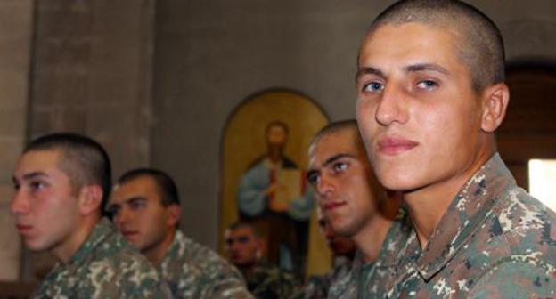 Soldiers before being baptized. Photo by Alvard Grigoryan for the Caucasian Knot