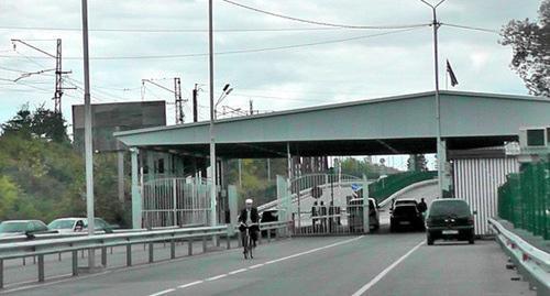 Customs checkpoint at Russia-Abkhazia border. Photo by Anna Gritsevich for the Caucasian Knot