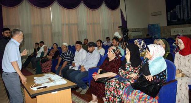 The issuance of genetic passports in Chechnya. Photo by Ibragim Estamirov / IA Grozny Inform