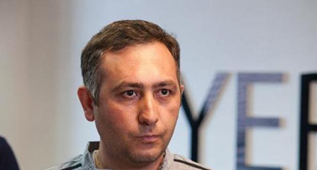 Sevak Akopyan, the chief editor of the "Yerevan.today". Photo Sputnik / Asatur Yesayants https://ru.armeniasputnik.am/politics/20180917/14519186/novye-detali-obyskov-v-yerevan-today-sk-poyasnyaet-zachem-nagryanulo-v-ofis-izdaniya.htm