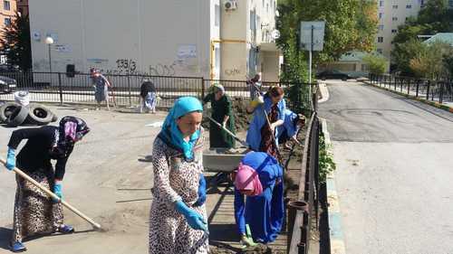 Community works in Grozny. Photo: http://grozmer.ru/events/v-groznom-proshel-ocherednoi-subbotnik.html