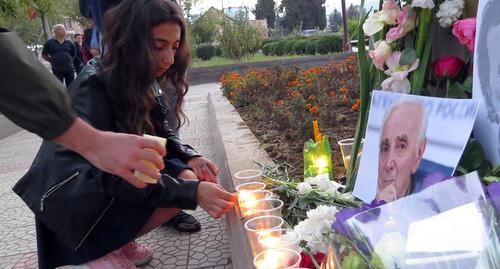 Residents of Stepanakert lit candles in memory of Charles Aznavour. Photo by Alvard Grigoryan for the "Caucasian Knot"