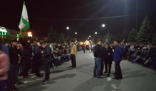 Protesters in the square of Magas. October 4, 2018. Photo by Izabella Yevloeva for the "Caucasian Knot"