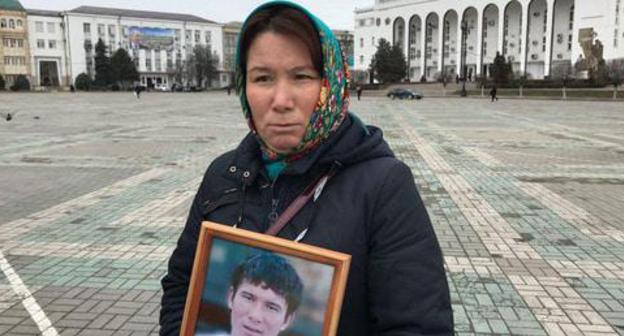 A protest action of the relatives of killed Eradil Asanov. Makhachkala, February 6, 2018. Photo by the "Caucasian Knot" correspondent