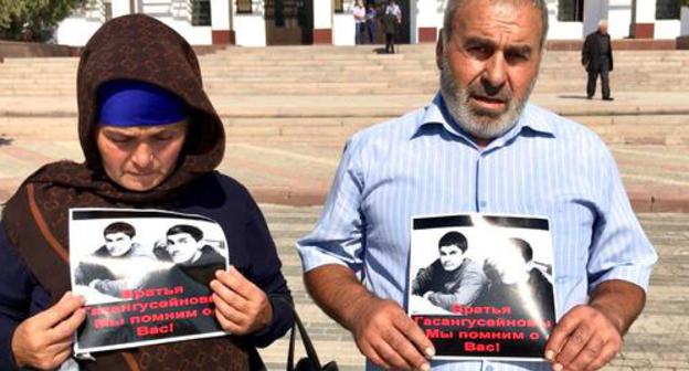 Parents of the killed Gasanguseinov brothers, September 24, 2018. Photo by Patimat Makhmudova for the Caucasian Knot 