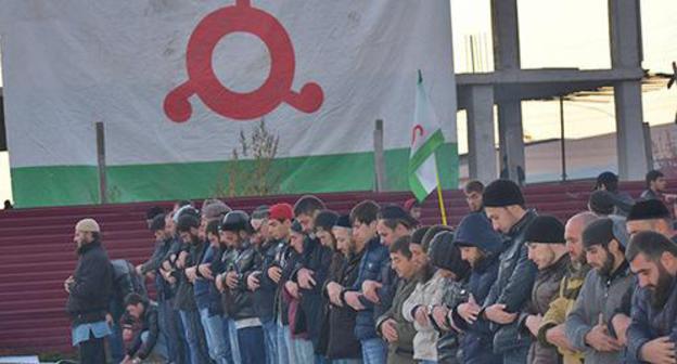 Participants of the rally during a prayer. Magas, October, 2018. Photo courtesy of Yakub Gogiev for the "Caucasian Knot"